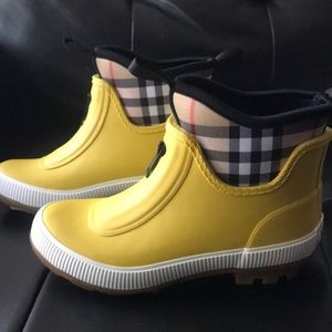 Burberry Rain boots (kids)